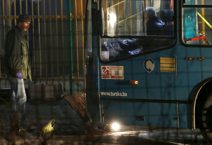 Prostřílený autobus v Sarajevu.