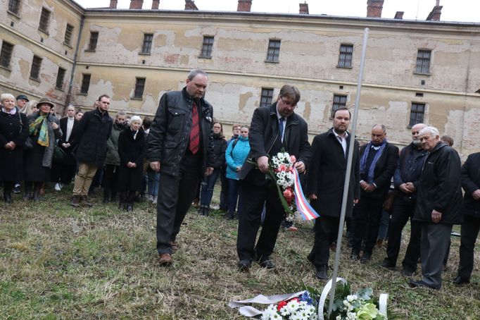 Mezi účastníky pietní vzpomínky v  bývalé věznici v Uherském Hradišti byl například generální ředitel Moravského zemského muzea v Brně Jiří Mitáček, kteří se podílí na př