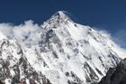 Unikátní snímky z nejtěžší hory světa. Petreček útočí na K2, červánky střídají laviny