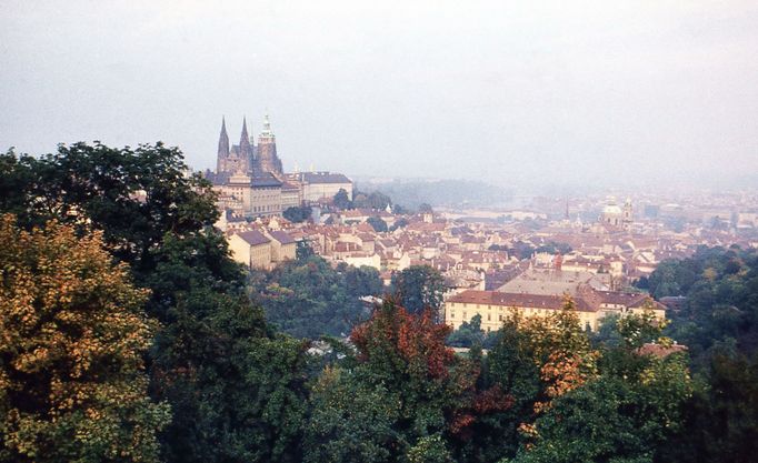 Pohled na Prahu z Petřína. Rok 1976