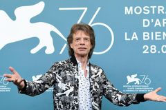 Benátský festival završil film s Jaggerem. Hraje dealera umění, který iniciuje krádež