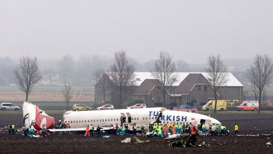 Podívejte se na Schiphol. Na místo, kde se zřítil letoun