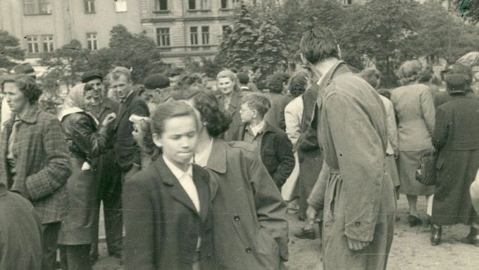 Protesty proti reformě v roce 1953 na unikátním snímku.