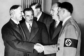 Obrazem: 85 let od mnichovské dohody. Historické snímky z podpisů i vítání Hitlera