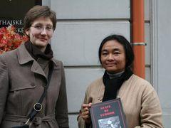 Marie Peřinová s barmskou exilovou aktivistkou Hseng Noung