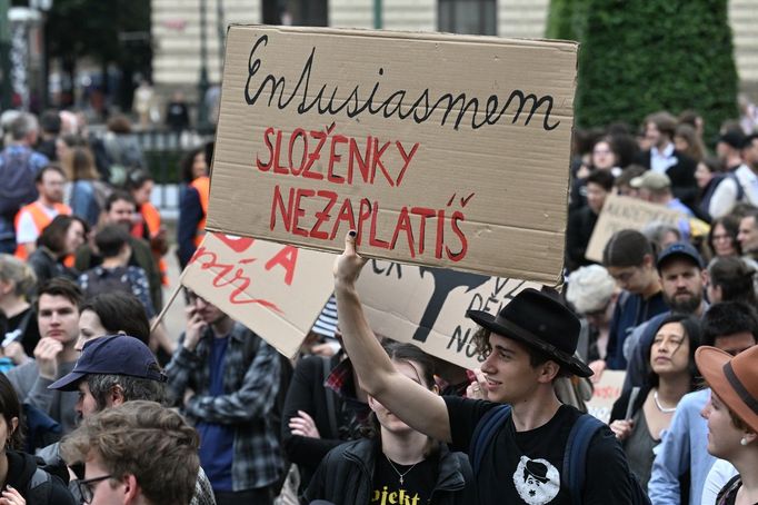 K protestu se připojili nejen učitelé, ale také mnozí studenti.