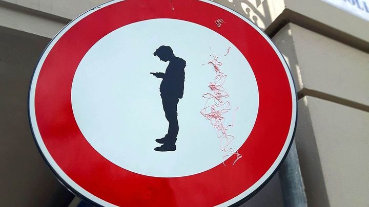 „Mobil nedostaneš.“ Rodiče podporují revoluci proti smartphonům; Zdroj foto: Economia