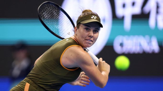 Linda Nosková na turnaji v Pekingu v utkání, které její domácí soupeřka vzdala.