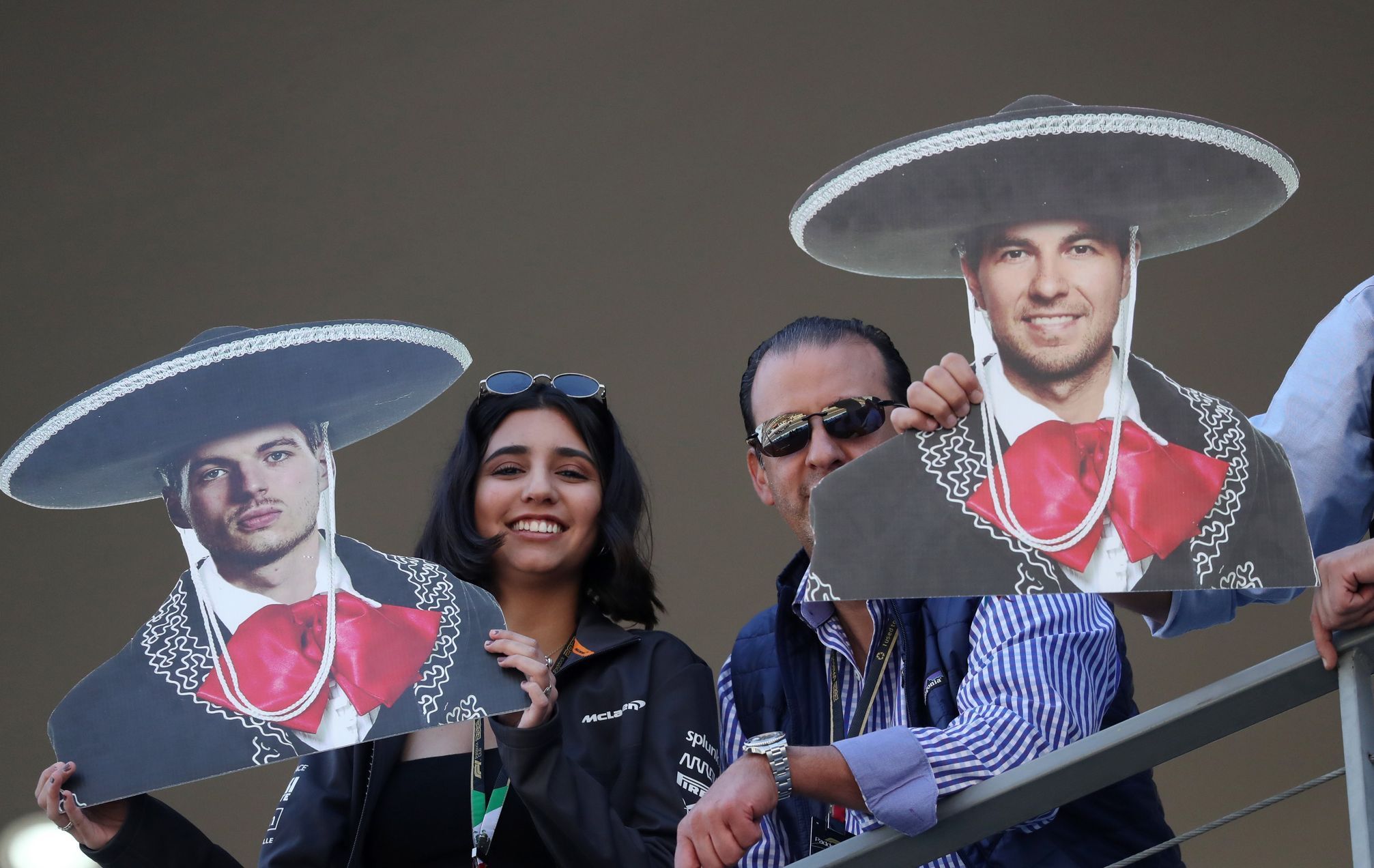 Fanoušci s podobiznami Sergie Péreze ve VC Mexika formule 1 2021