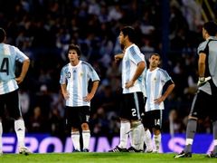 Hráči po prohraném domácím utkání s Brazílií.