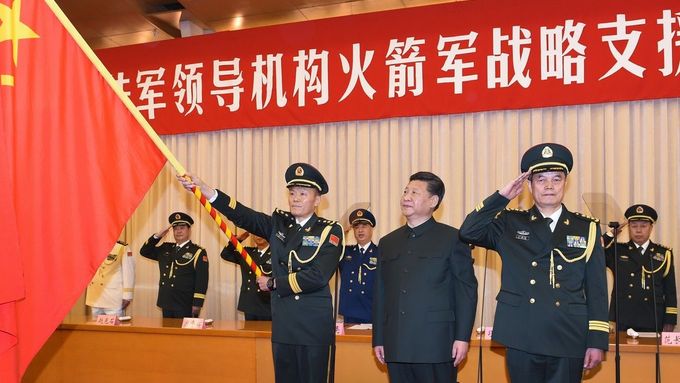 Čínský prezident na založení armádního oddělení pro raketové síly.