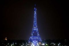 Eiffelovka zmodrá. Kvůli předsednictví Francie v EU