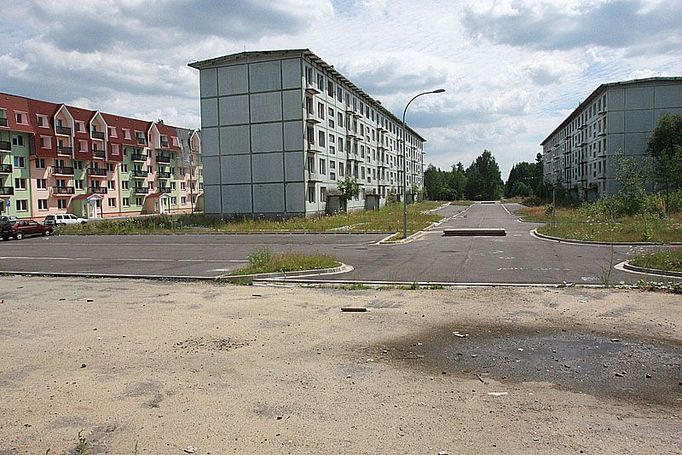 Opovrhované ruské paneláky jsou oproti letištím a hangárům překvapivě nejsnáze využitelné.