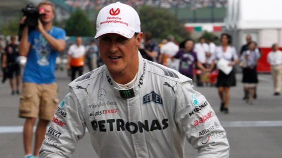 FOTO Schumi jezdil na koloběžce, Vettel prchal před fanoušky