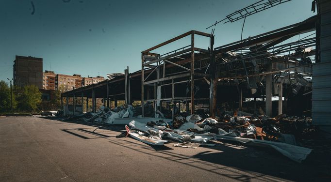 Hypermarket zasažený  ruskou raketou X-38. V troskách zemřelo 14 lidí, 44 bylo zraněno.