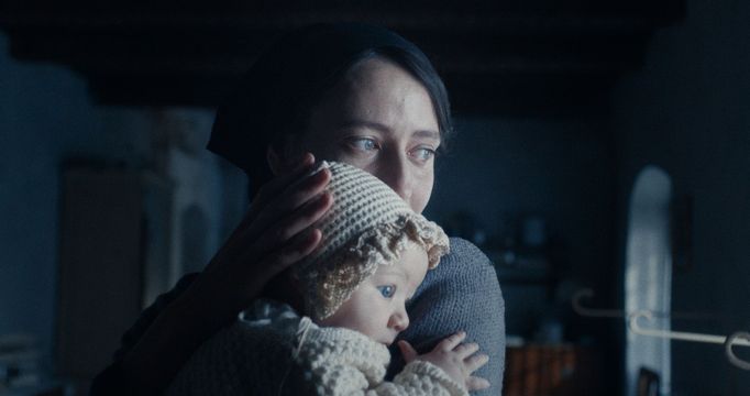 Matka s dítětem a před nimi nejistá budoucnost