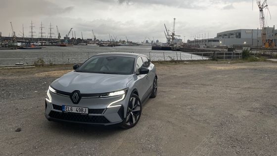 S elektrickým Meganem z Česka do Česka. Hamburský přístav bude "náš" už jen pět let