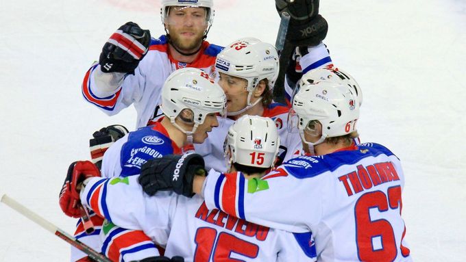 Hokejisté pražského Lva postoupili do semifinále KHL díky brance Ondřeje Němce, který vstřelil jediný gól v 6. zápase v Doněcku v 50. minutě.
