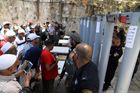 Izrael po kritice a násilí odstranil detektory kovů na Chrámové hoře. Nahradí je kamerami