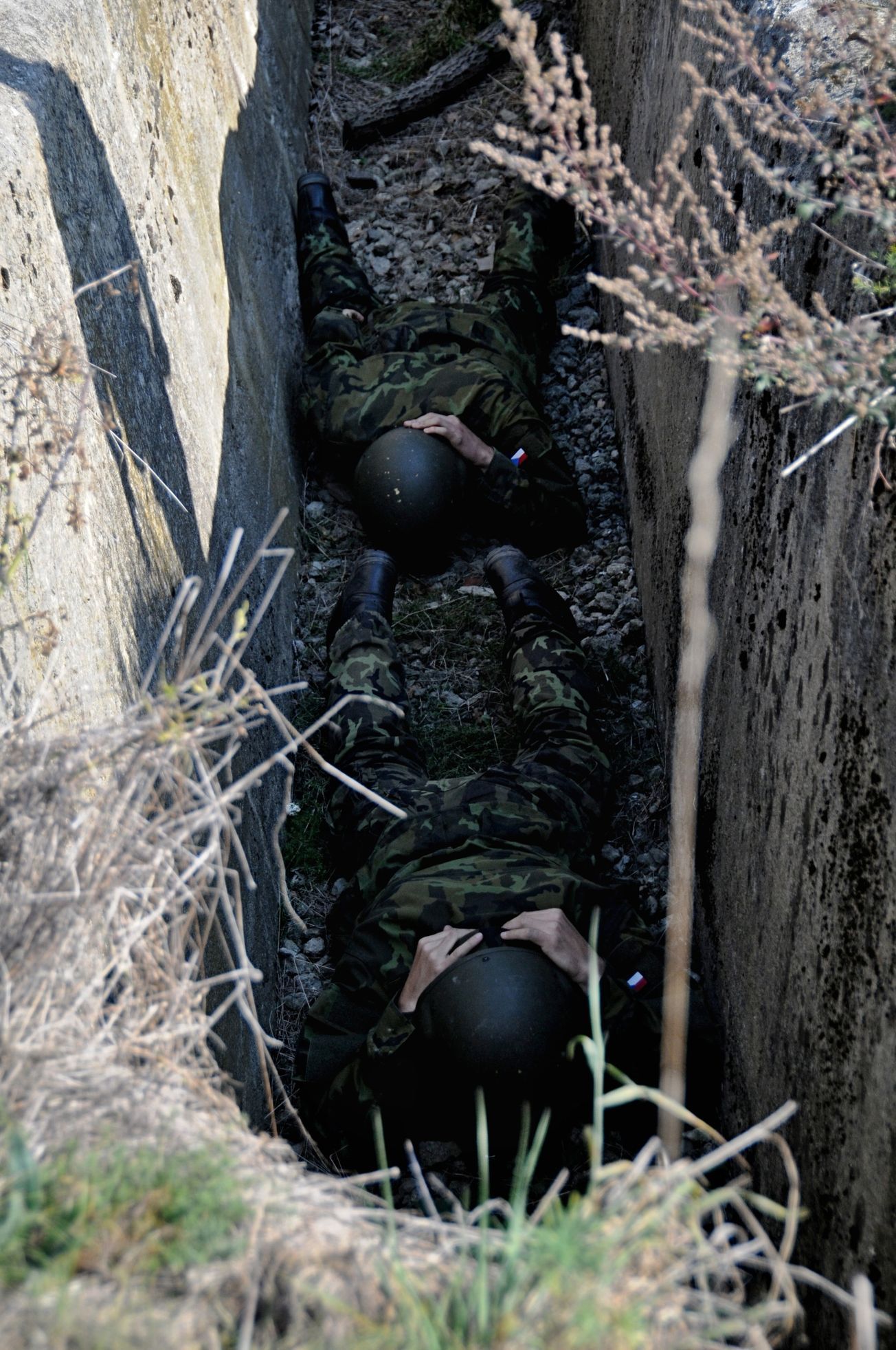 Cvičení Dukly Praha:  úkryt před tankem