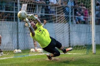 Jan Laštůvka v Oldřichovicích při soutěži o penaltového krále Třinecka.