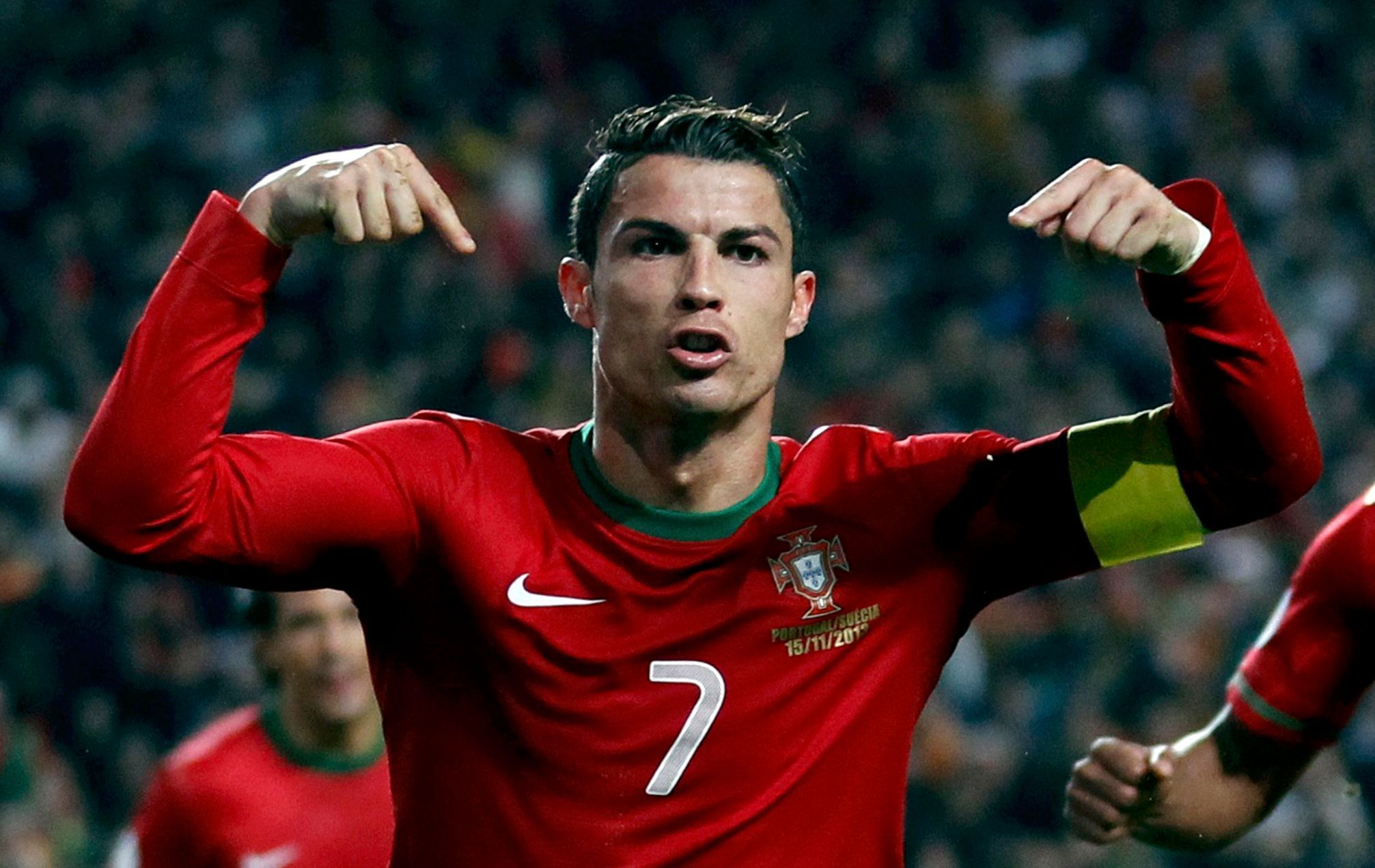 Cristiano Ronaldo slaví branku v baráži proti Švédsku