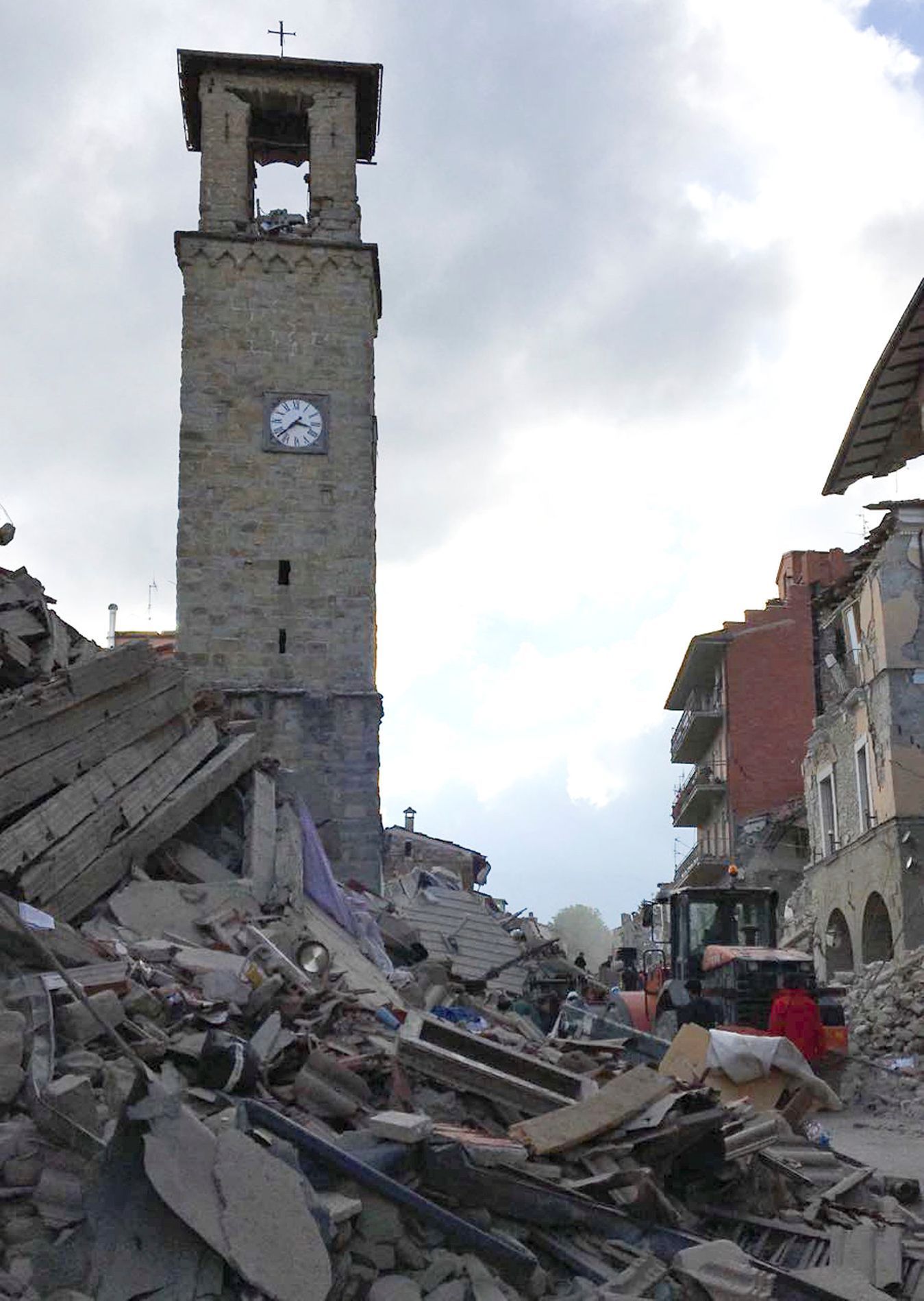 Následky zemětřesení v italském městečku Amatrice.
