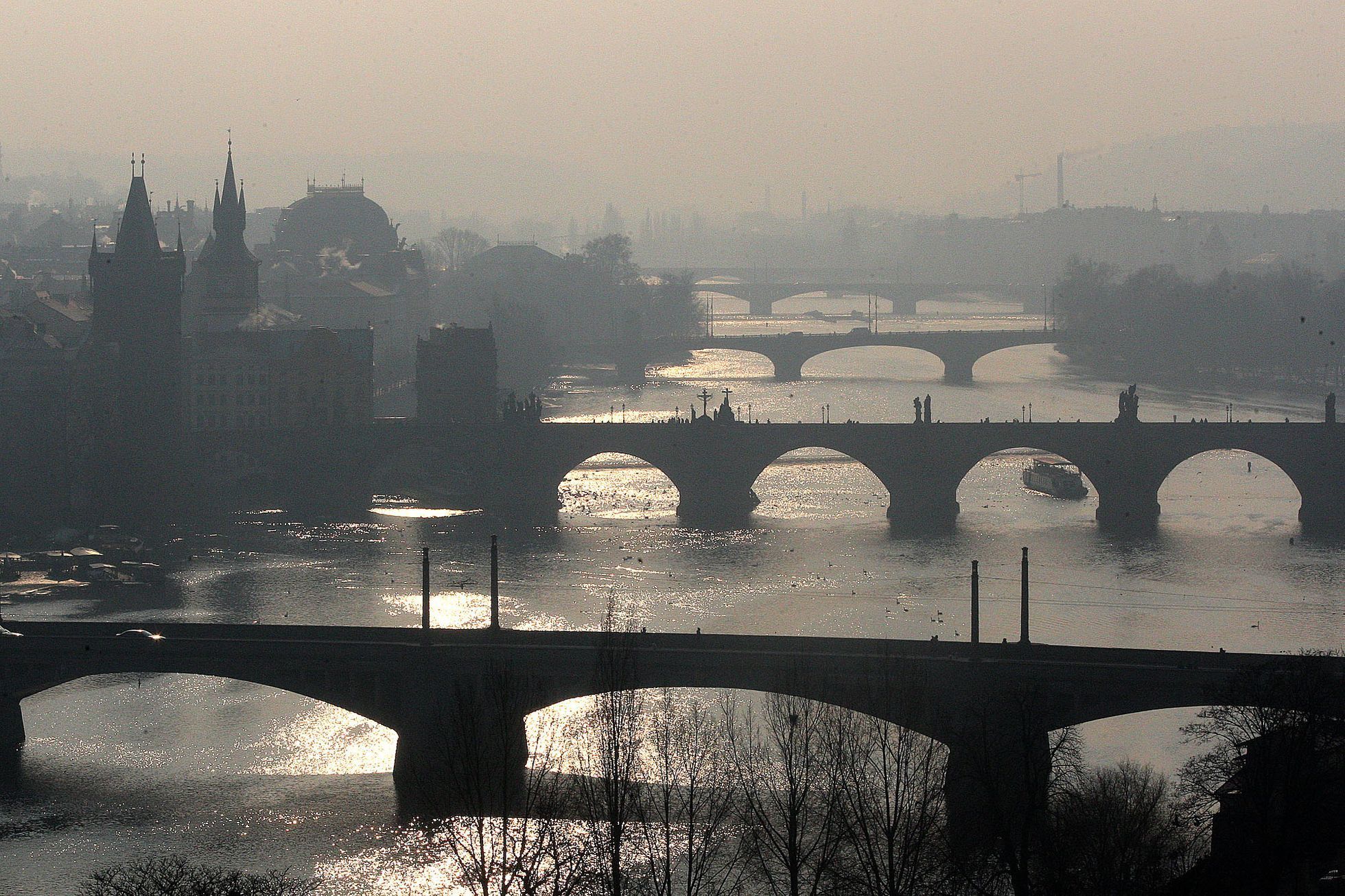 Praha ve smogu zahalena