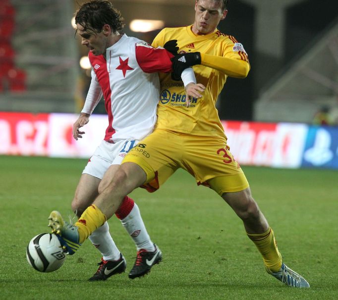 Fotbal, Gambrinus liga, Slavia - Dukla: Karol Kisel - Tomáš Borek