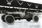 Vítězem prvního ročníku závodu na 500 mil se v Indianapolisu Američan Ray Harroun ve voze Marmon Wasp. Jelo se před 110 lety, 30. května 1911.