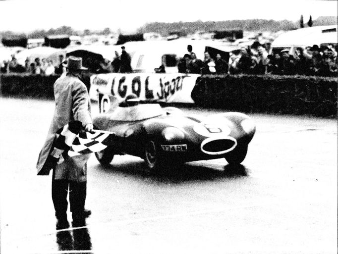 Tragédie na automobilové závodě Le Mans si v roce 1955 vyžádala 83 lidských životů.