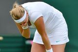 Česká tenistka Petra Kvitová se v osmifinále Wimbledonu utkala s Italkou Francescou Schiavoneovou. První set ale prohrála a ani ve druhém to s ní nevypadalo příliš dobře.
