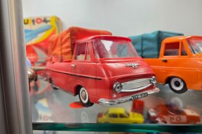 Nostalgická jízda do socialistického dětství. Takovou sbírku starých hraček nenajdete