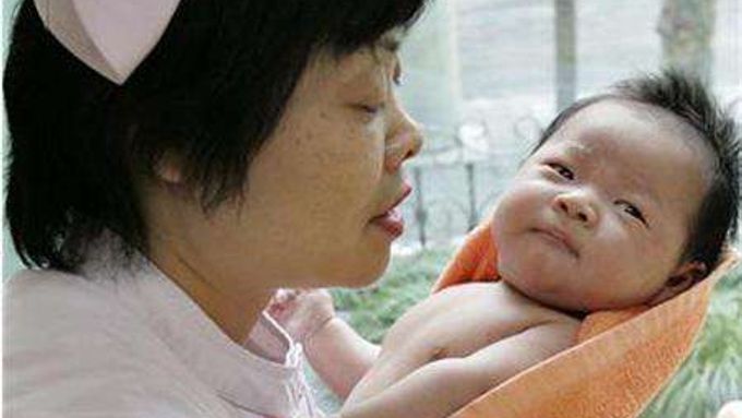 Čína uplatňuje přísnou politiku jednoho dítěte na rodinu.