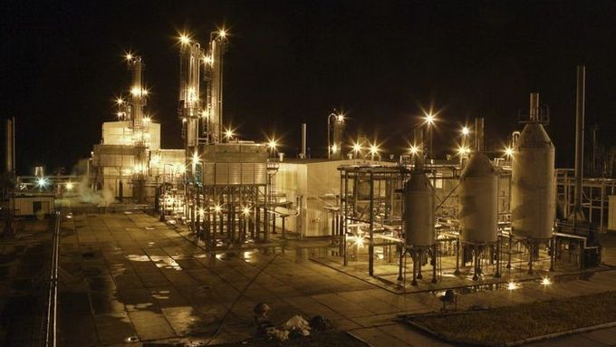 Rostoucí ceny ropy nahrávají těm, kteří ji těží - sibiřská ropná plošina nedaleko Tomsku