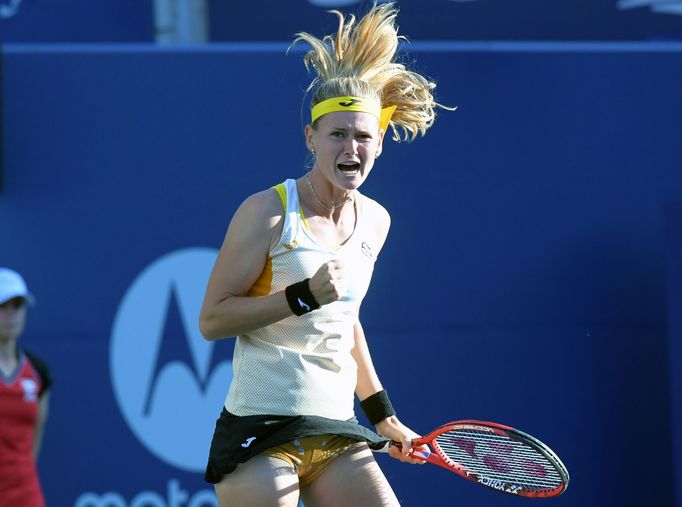 Marie Bouzková v semifinále turnaje Torontu proti Sereně Williamsové