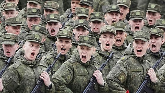 Petrohradské manévry: vojáci trénují na přehlídku k 80. výročí konce války