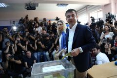 Nový starosta Istanbulu se bez podpory starostů Erdoganovy strany neobejde