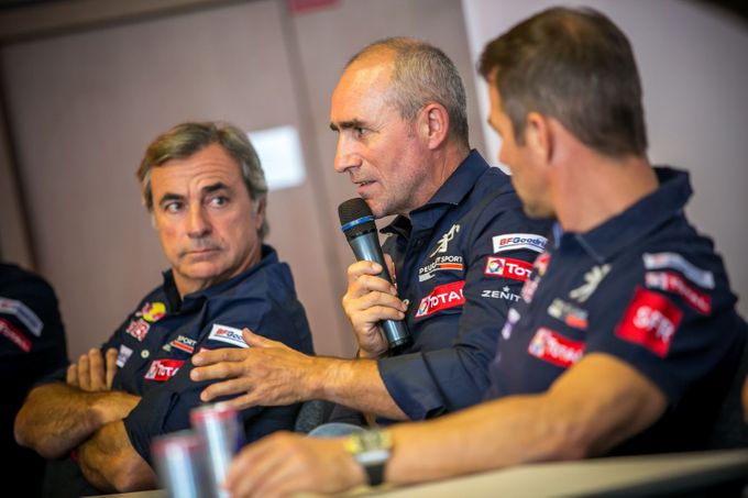 Peugeot před Rallye Dakar 2018: Carlos Sainz, Stéphane Peterhansel a Sébastien Loeb