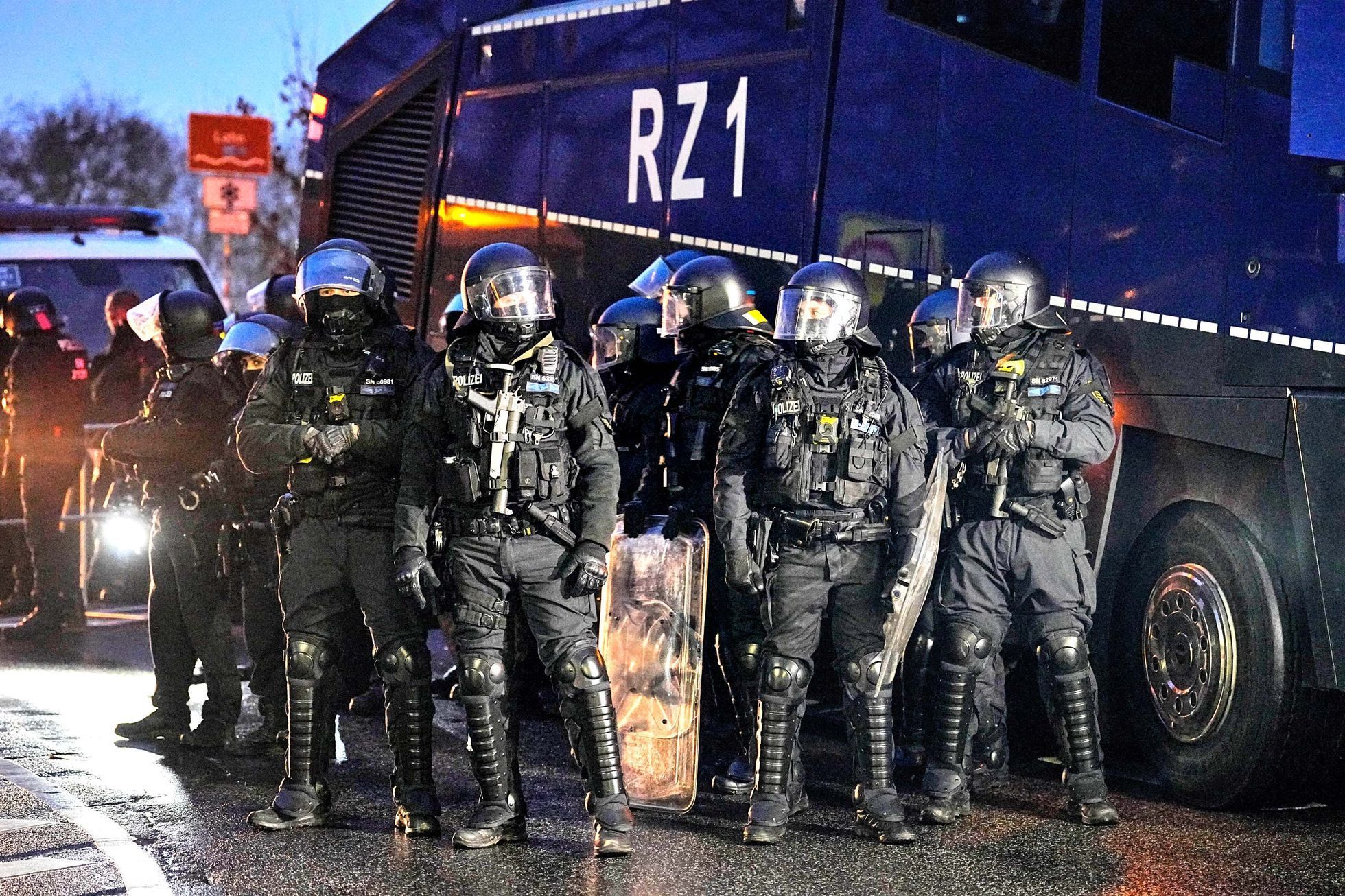 Německo, AFD, Alternativa pro Německo, Weidel. sjezd, Antifa, protest,  Generace Německo