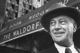 Svůj dlouholetý sen koupit luxusní newyorský hotel Waldorf Astoria si Conrad Hilton splnil v roce 1949.