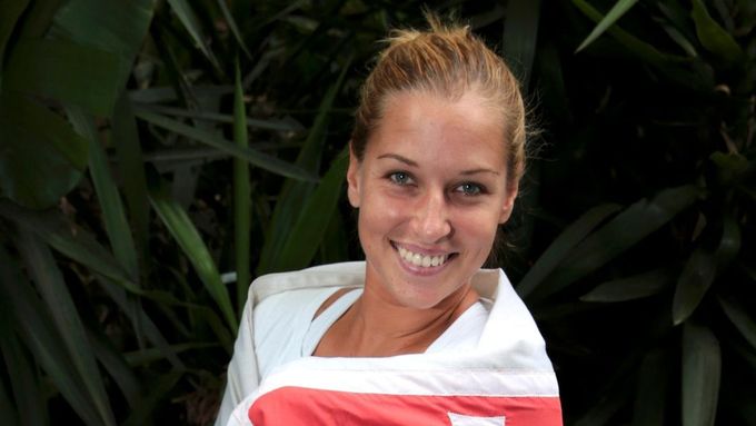 Dominika Cibulková se slovenskou vlajkou na Australian Open.