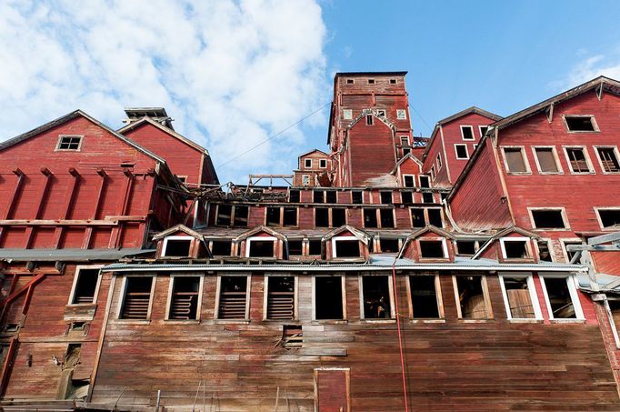 Zachovalé opuštěné hornické městečko Kennecott, Aljaška, USA