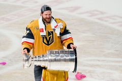Brankářský hrdina play off NHL zůstává ve Vegas. Dostal výrazně přidáno