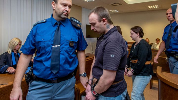 Soud snížil trest manželům Janákovým. Za loupežnou vraždu si odpykají 30 a 28 let
