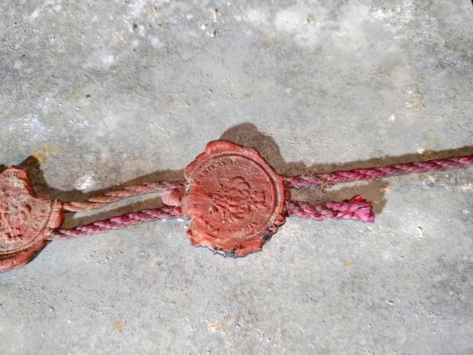 Vyzvedávání ostatků Arnošta Z Pardubic. Kostel Nanebevzetí Panny Marie, Kladsko, Polsko