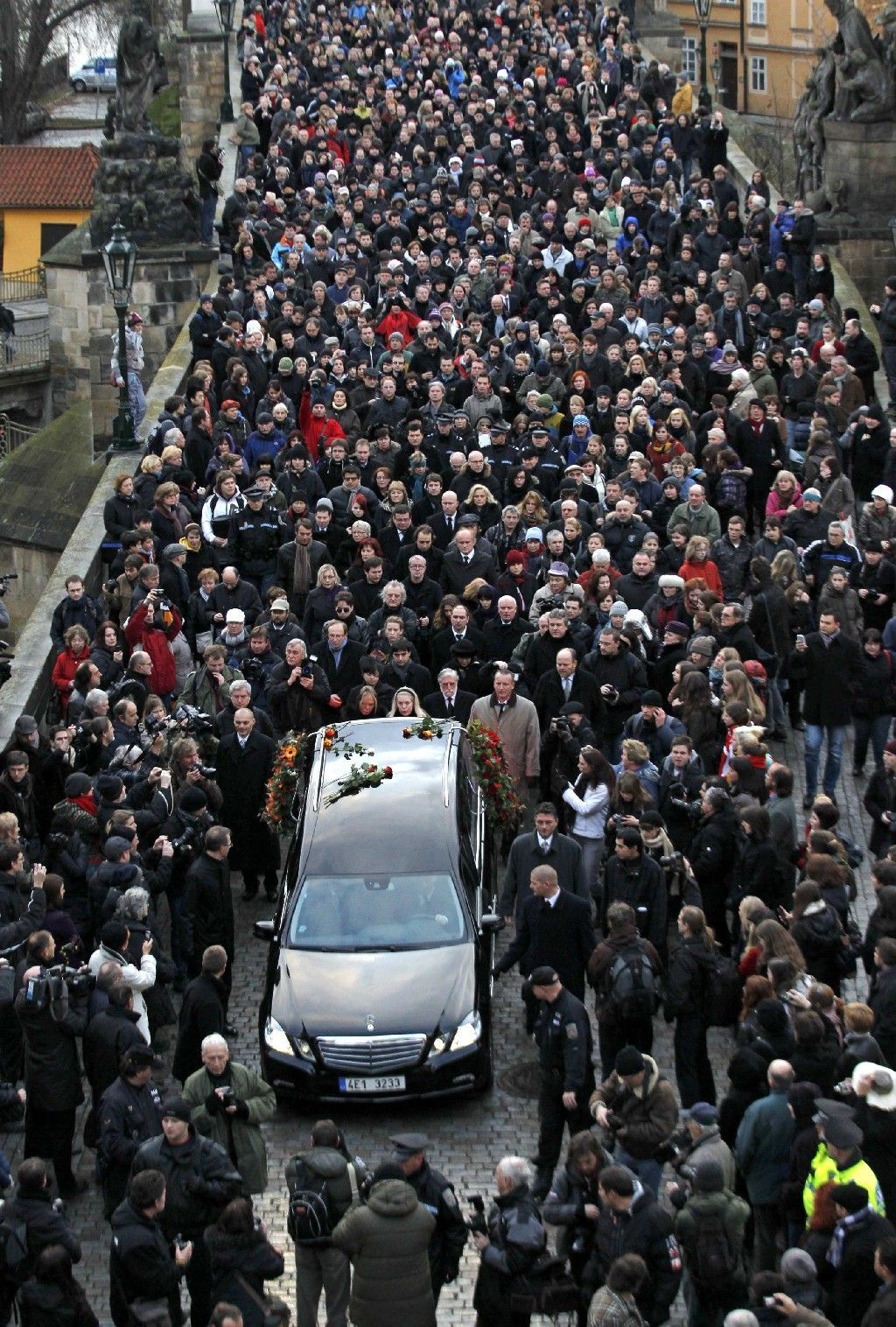 Dagmar Havlová s dcerou Ninou v průvodu