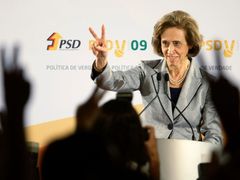 Šéfka opoziční PSD Manuela Ferreirová-Leiteová se necítí jako poražená. Oproti posledním volbám její strana posílila o 3 křesla.