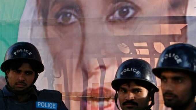 Pákistán se po smrti Benazír Bhuttové zmítá v krizi