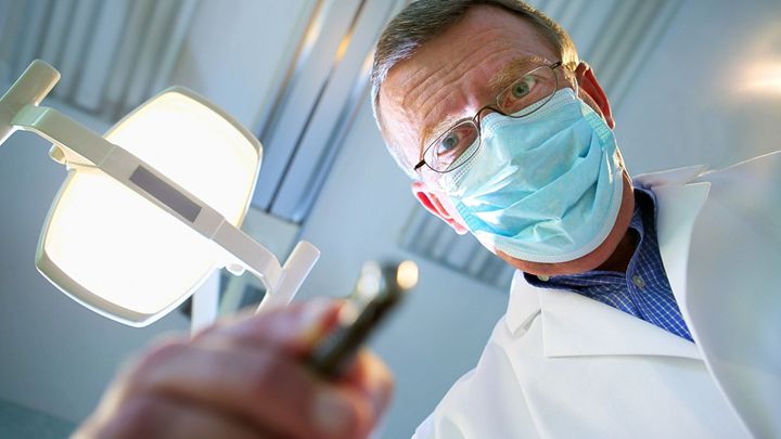 Tisíce lidí si u pojišťoven stěžují, že nemají zubaře. Žalujte je, radí lidem právník; Zdroj foto: Isifa/Thinkstock